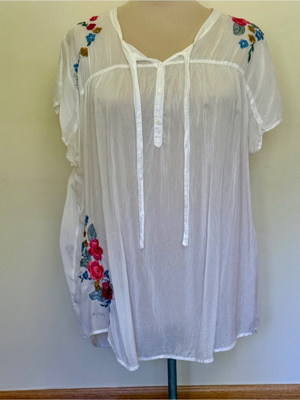 Johnny Was White Cupra Rayon Embroidered Henley Tunic V-Neck #154